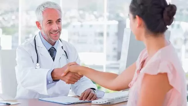 Naar een dokter gaan om wormen te voorkomen